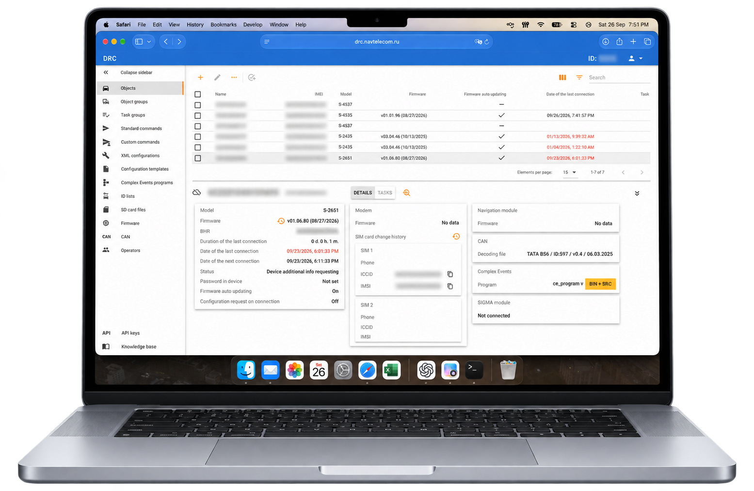 Interface de gestion DRC sur un ordinateur portable, identifiants privés masqués