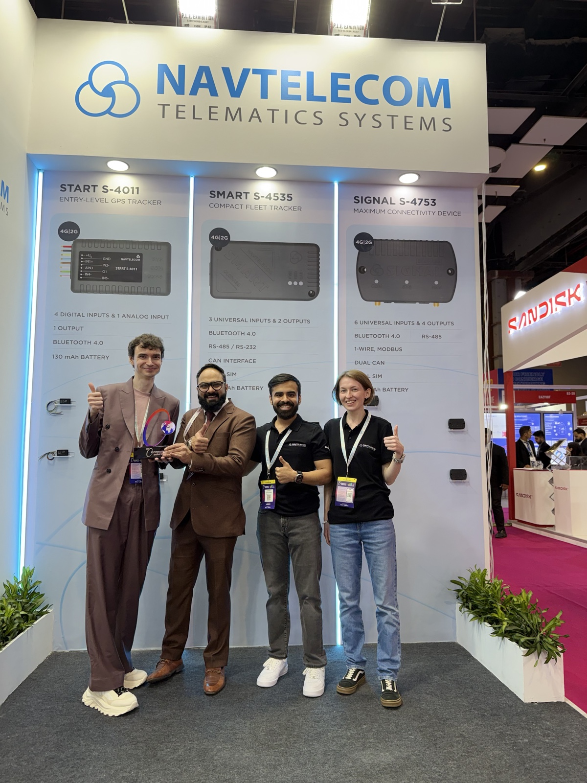 Equipo Navtelecom recibiendo un premio por su participación en Convergence India Expo 2026