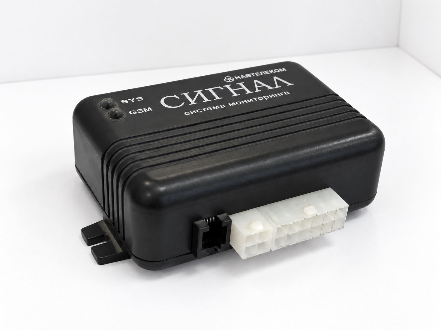 Uno de los primeros dispositivos de monitoreo y seguridad vehicular Navtelecom SIGNAL S-21xx